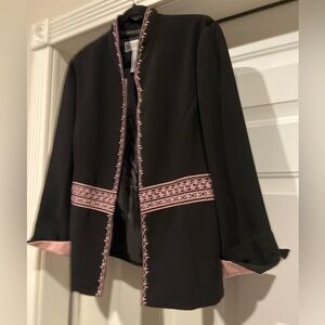 Jessica Howard~Lovely~Black Blazer w/Delicate Pink Embroidered Design~Size 14